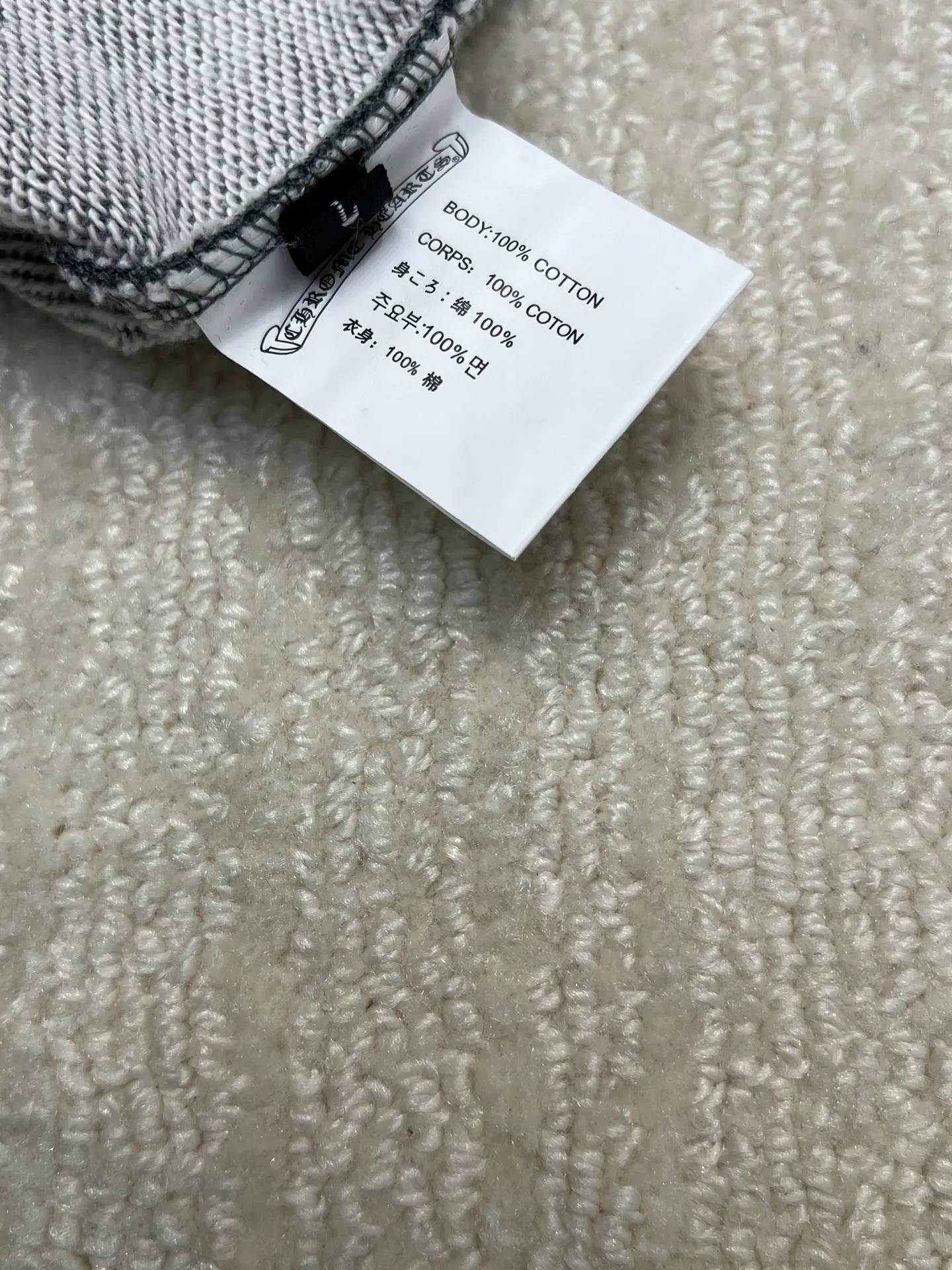 P340 𝗖𝗵𝗿𝗼𝗺𝗲 𝗛𝗲𝗮𝗿𝘁𝘀Cro Heart pure cotton terry zipper hooded jacket, a must-have item for men and women's light luxury commuting, high weight cotton double yarn 380g large terry fabric, fixed and dyed matching ribs, customized full set of accessories, clear letters and perfect restoration without difference. High-end atmosphere and full grade! The entire dress is exclusively customized with heavy craftsmanship, including burnt flower appliqué, leather embroidery and cross craftsmanship, perfectly combined with precise stitching! All wiring is special machine chain double wire, absolutely high quality craftsmanship!  Size: M L XL XXL